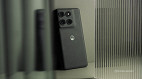 Motorola lança Edge 2025 com botão exclusivo para IA e tela Super HD Motorola lança Edge 2025 com botão exclusivo para IA e tela Super HD